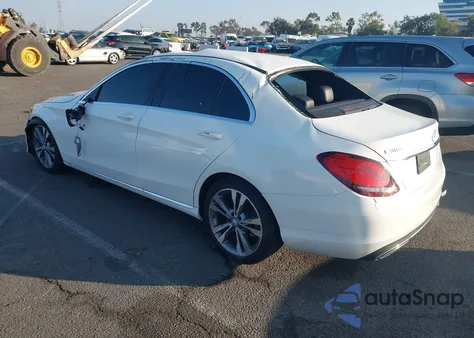 2019 Mercedes-Benz C 300 z USA, uszkodzony, nr VIN 55SWF8DB4KU306382
